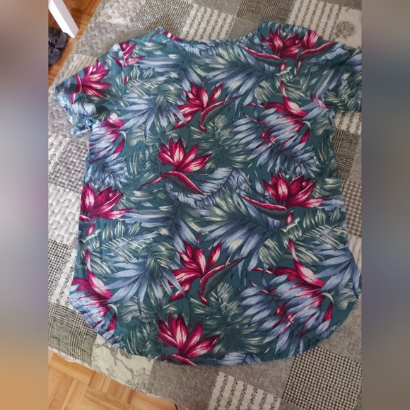 LOLË t-shirt - Picture 2 of 11